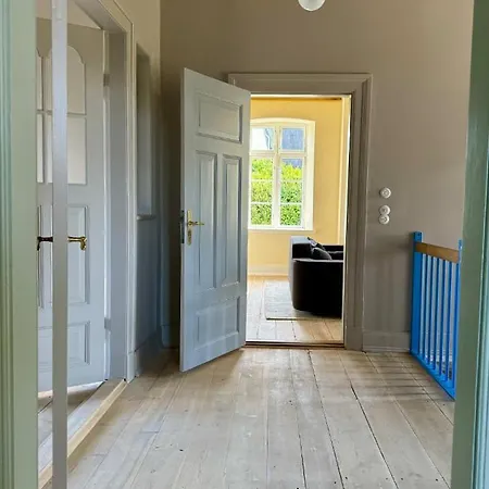 Nyaraló Gesamtes Historisches Kapitaenshaus *